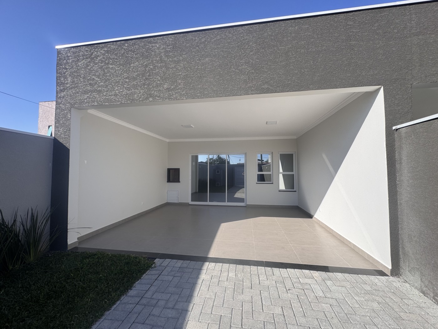 Casa à venda com 3 quartos, 95m² - Foto 1
