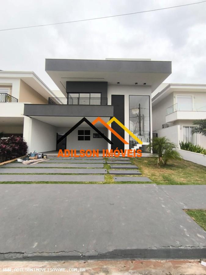 Casa à venda com 4 quartos, 286m² - Foto 1