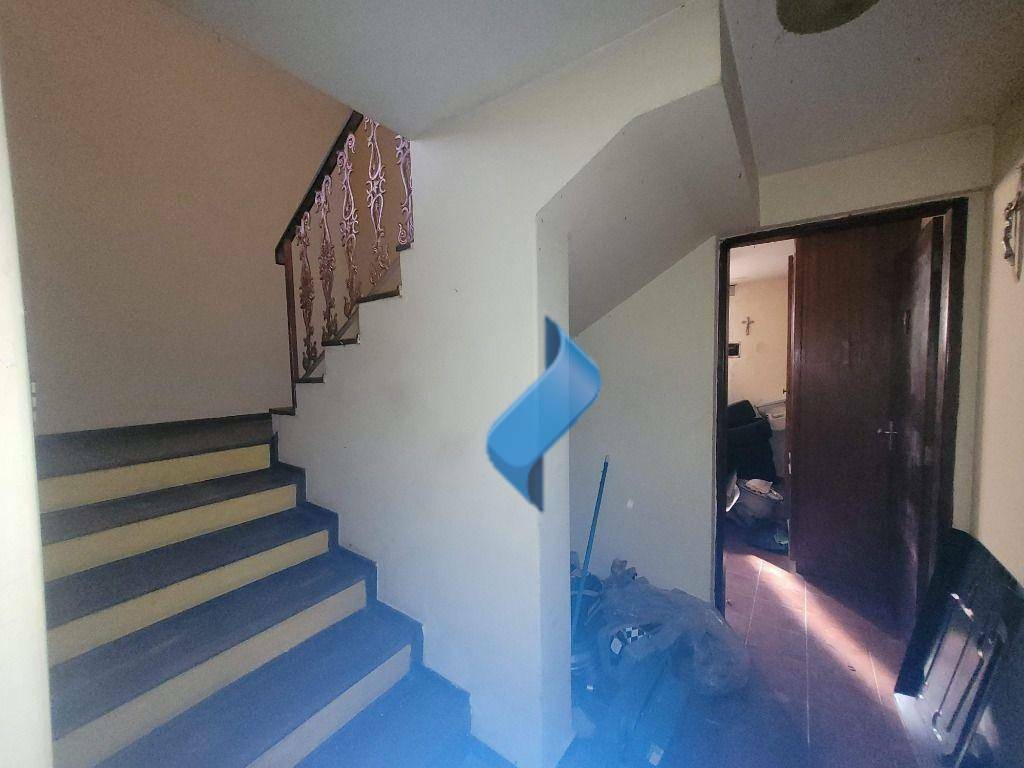 Casa à venda e aluguel com 3 quartos, 245m² - Foto 3