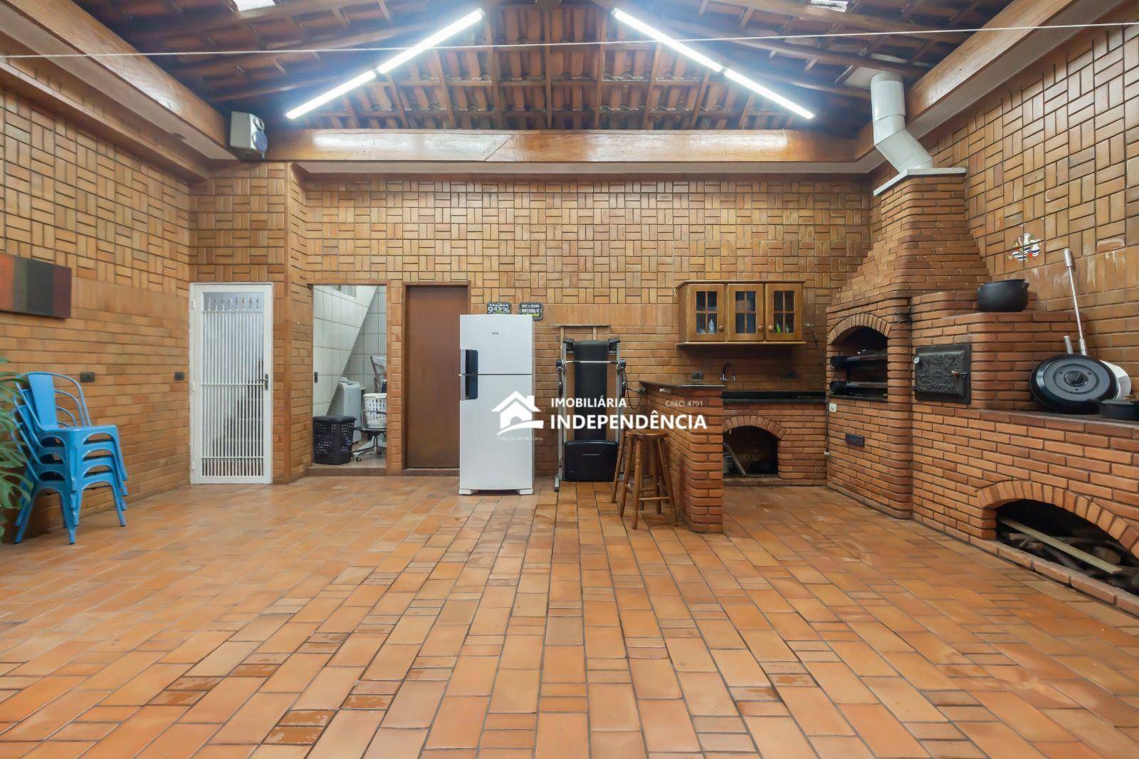 Casa à venda com 3 quartos, 316m² - Foto 13