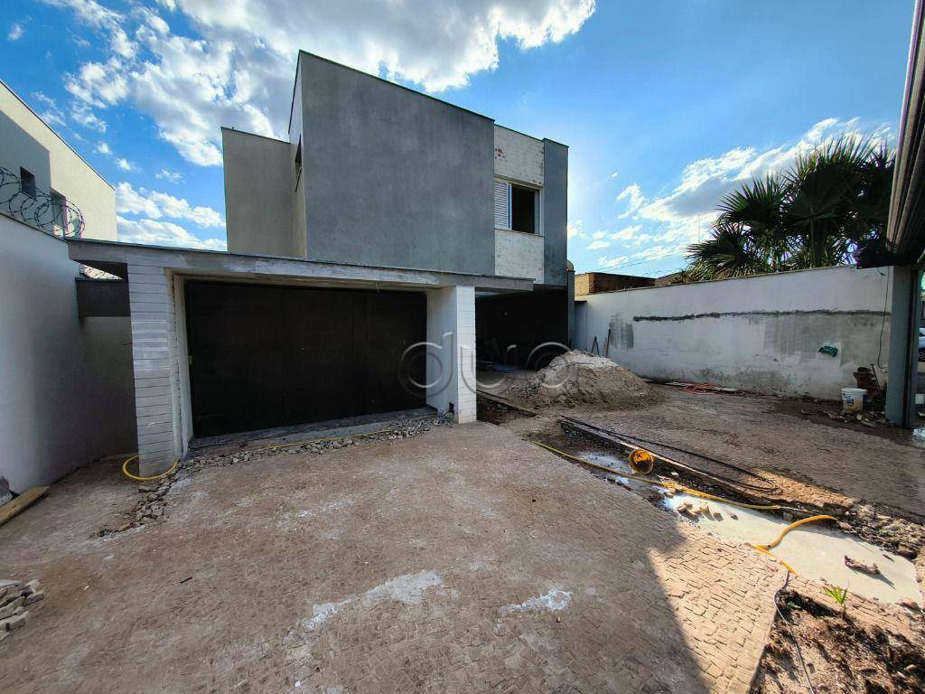 Casa para alugar com 4 quartos, 246m² - Foto 3