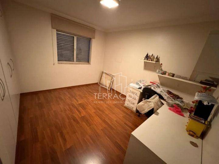 Apartamento para alugar com 3 quartos, 165m² - Foto 10