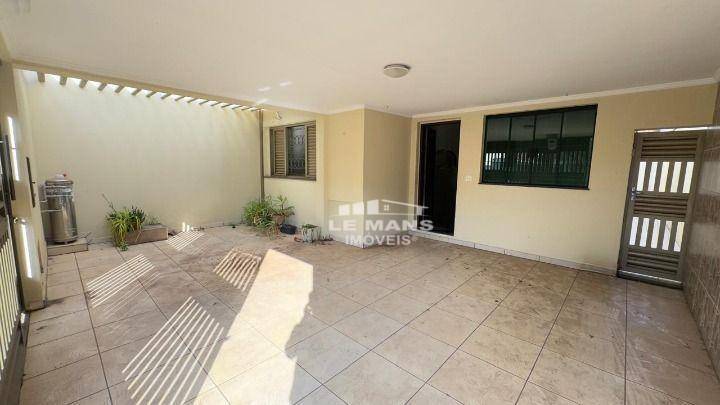 Casa à venda com 3 quartos, 125m² - Foto 1