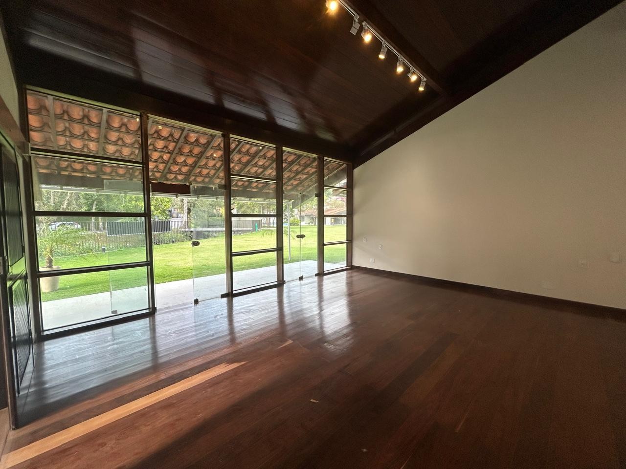 Casa para alugar com 7 quartos, 756m² - Foto 3