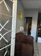 Casa à venda com 2 quartos, 300m² - Foto 2
