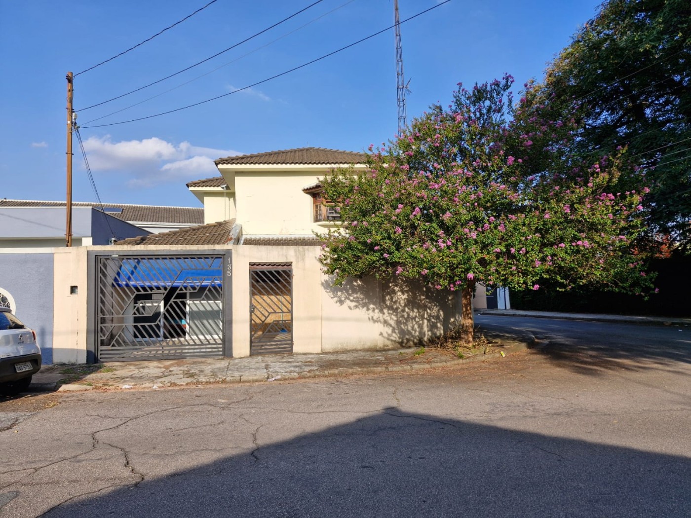 Casa à venda com 5 quartos, 240m² - Foto 2