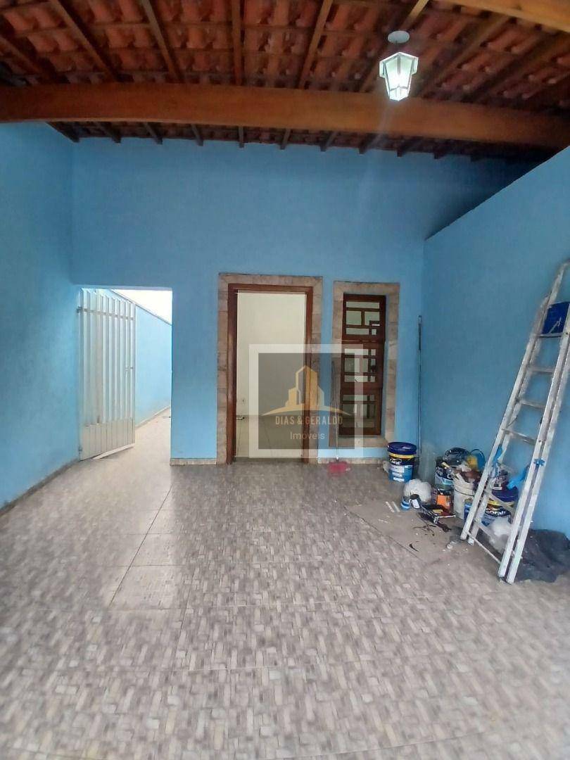 Casa para alugar com 2 quartos, 65m² - Foto 2