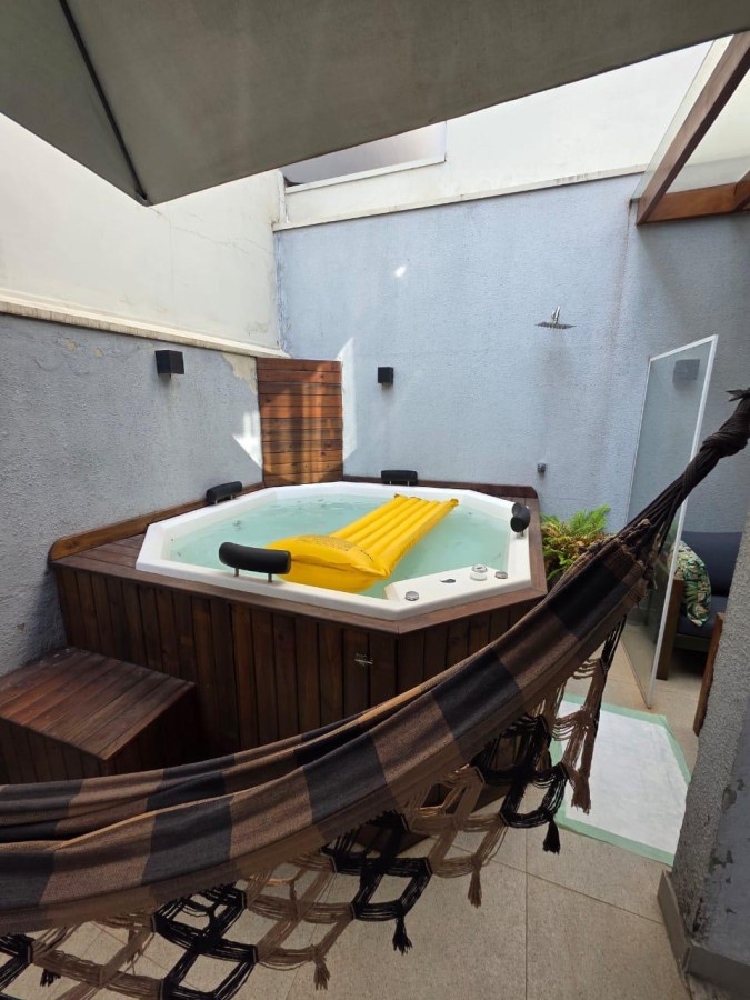 Casa de Condomínio para alugar com 3 quartos, 145m² - Foto 1