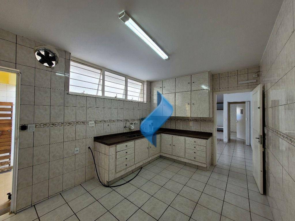 Casa para alugar com 2 quartos, 110m² - Foto 25