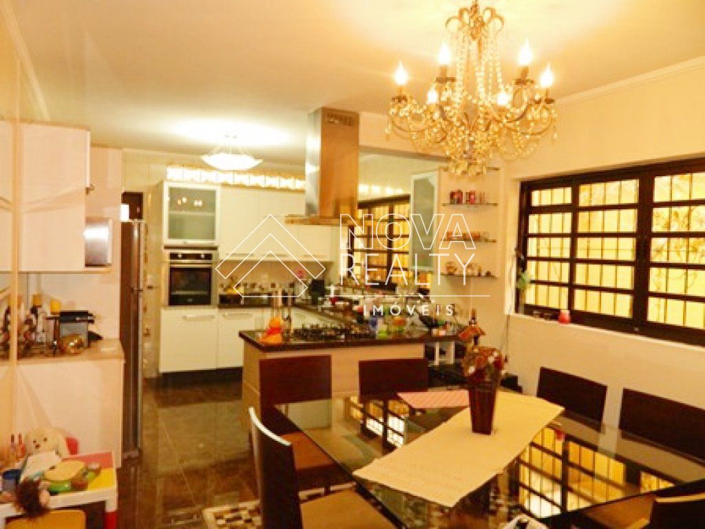 Sobrado à venda com 4 quartos, 250m² - Foto 4