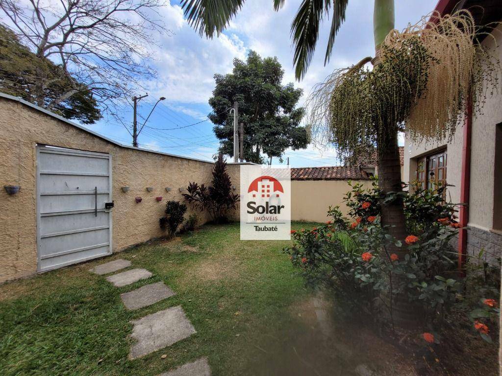 Casa à venda com 6 quartos, 240m² - Foto 3