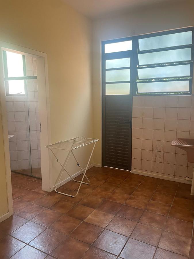 Casa de Condomínio para alugar com 4 quartos, 450m² - Foto 22