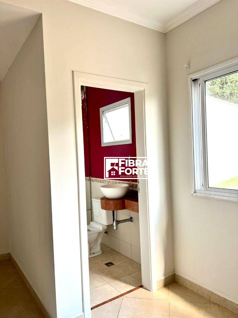 Casa de Condomínio para alugar com 4 quartos, 397m² - Foto 2