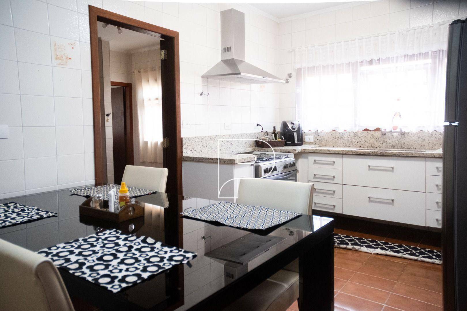 Casa à venda com 3 quartos, 300m² - Foto 7