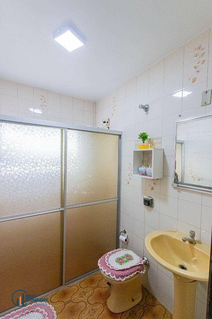 Casa à venda com 4 quartos, 220m² - Foto 3
