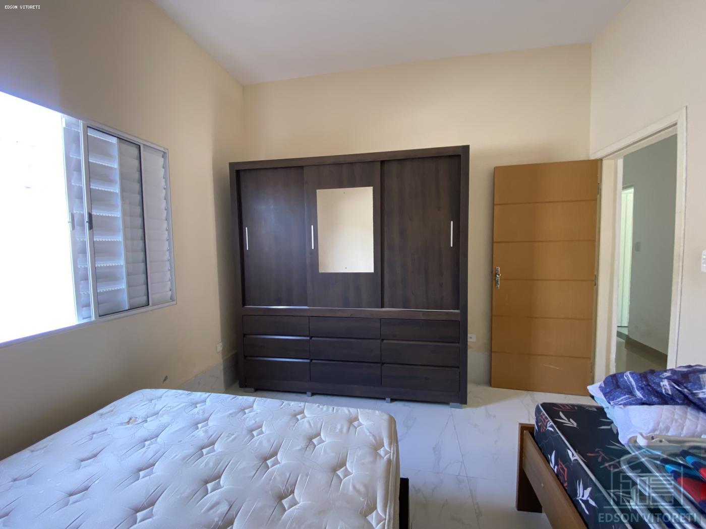 Casa para alugar com 3 quartos, 200m² - Foto 8