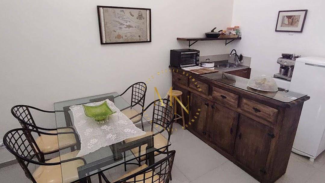 Casa para alugar com 4 quartos, 212m² - Foto 1
