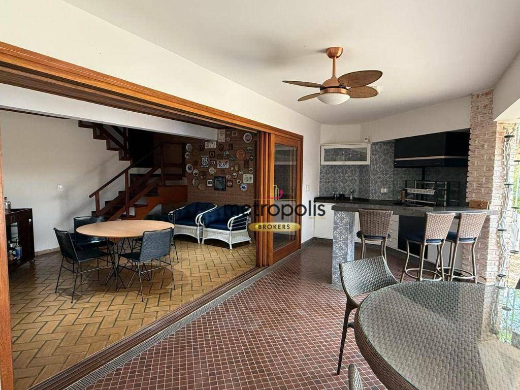 Sobrado à venda com 3 quartos, 300m² - Foto 1