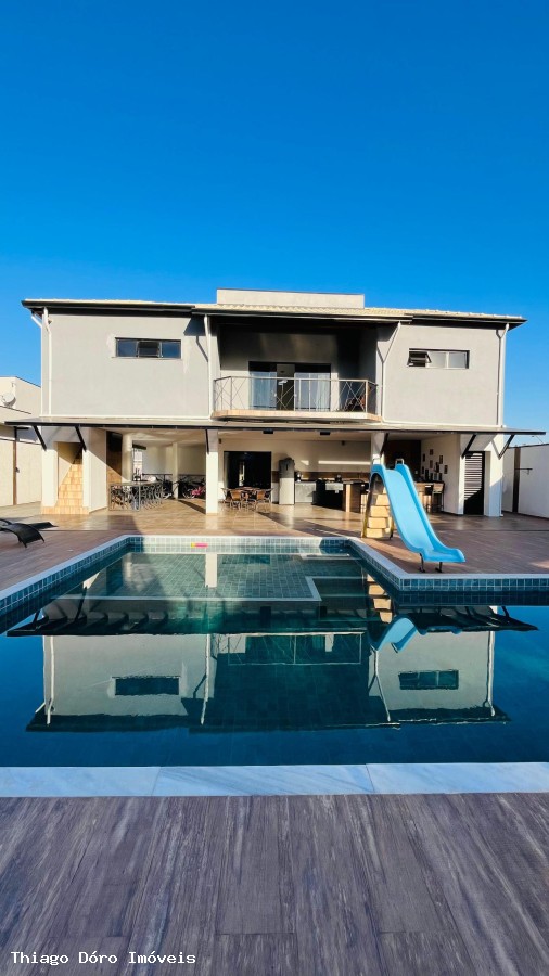 Casa à venda com 4 quartos, 650m² - Foto 2