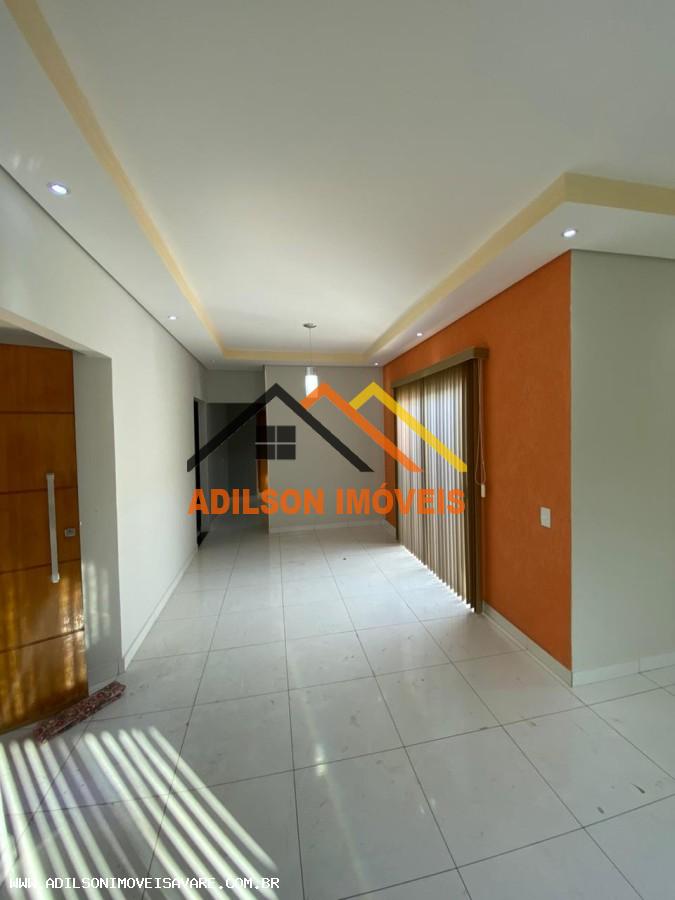 Casa à venda com 3 quartos, 140m² - Foto 2