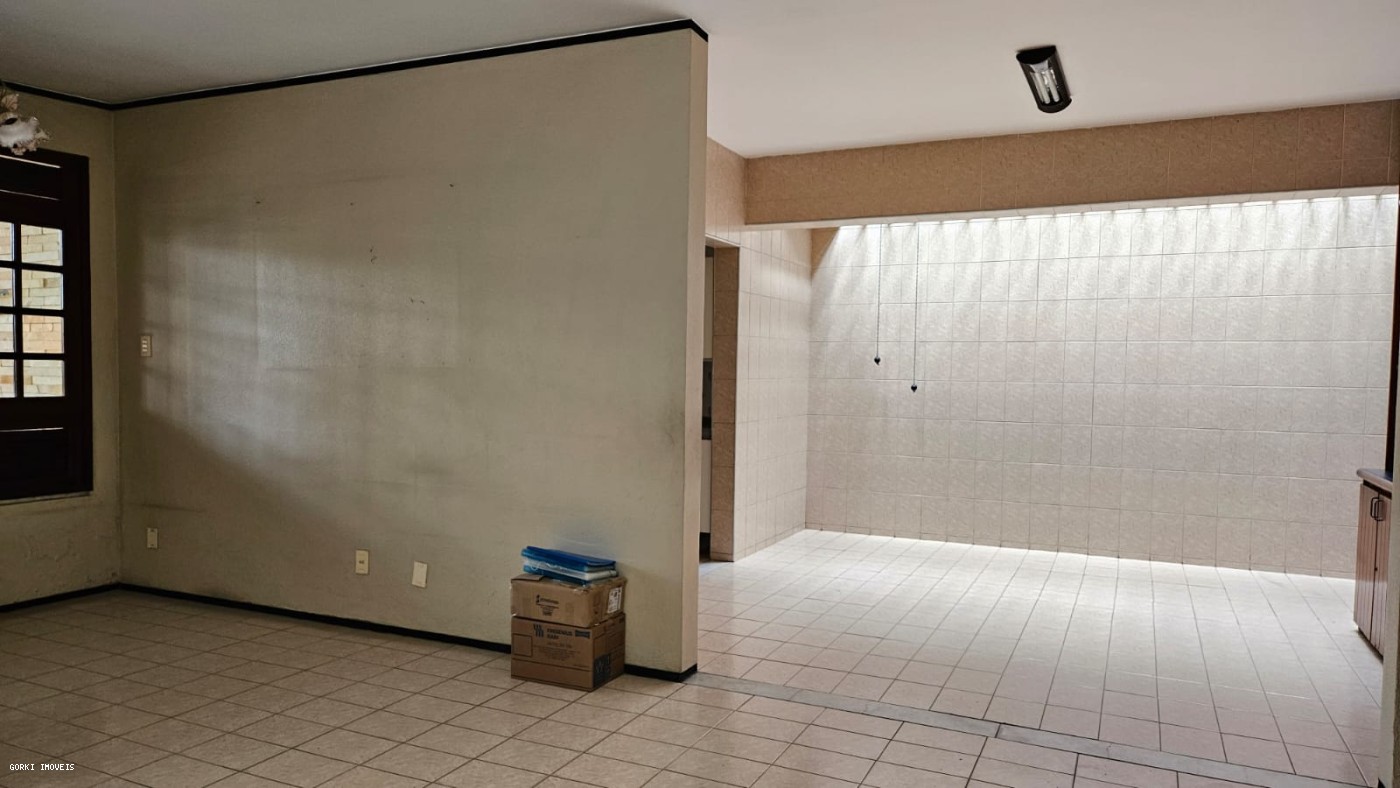 Casa à venda com 3 quartos, 263m² - Foto 7
