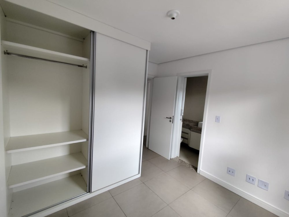 Apartamento para alugar com 2 quartos, 70m² - Foto 25