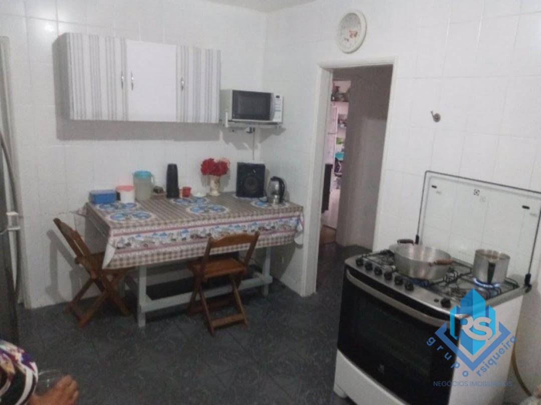 Casa à venda e aluguel com 6 quartos, 210m² - Foto 6