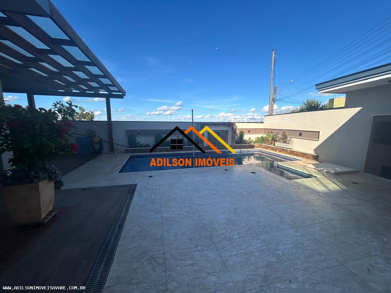 Casa à venda com 3 quartos, 373m² - Foto 2