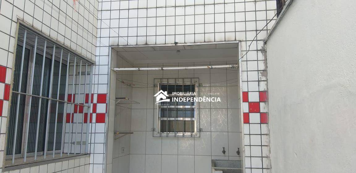 Casa para alugar com 1 quarto, 70m² - Foto 14
