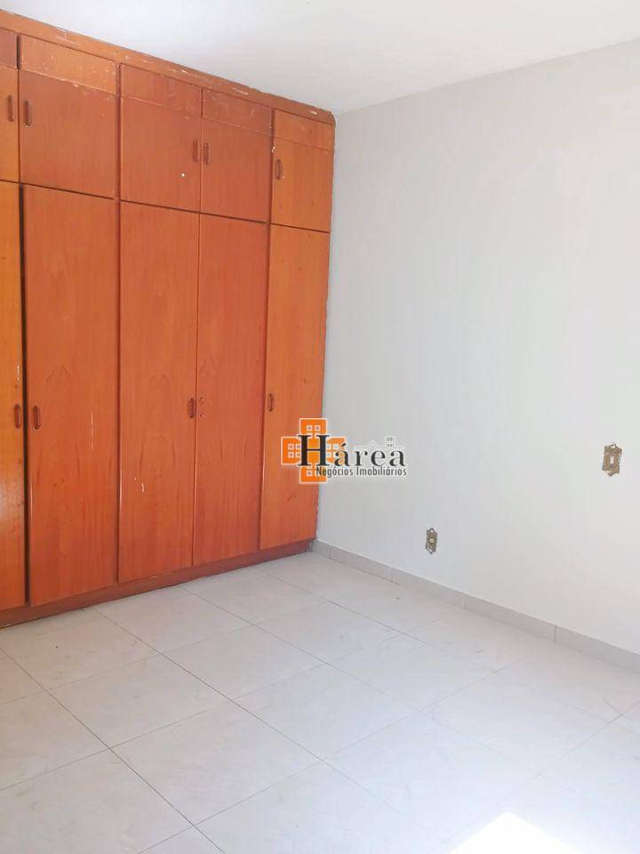 Casa para alugar com 3 quartos, 325m² - Foto 25