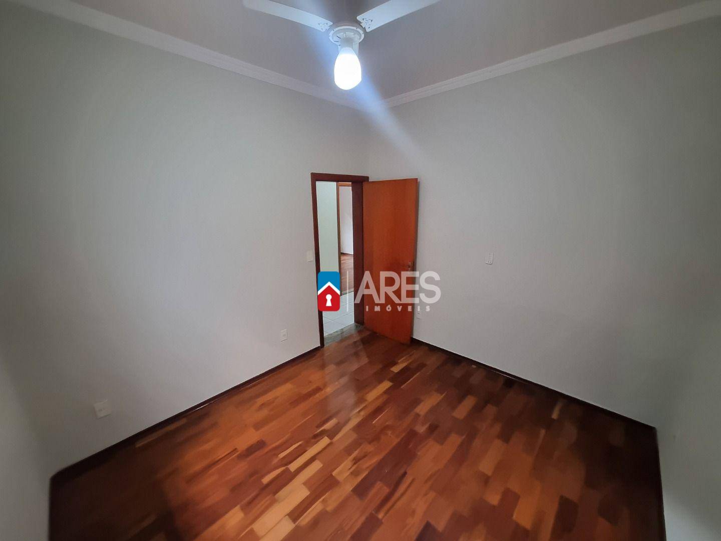 Casa para alugar com 3 quartos, 190m² - Foto 18