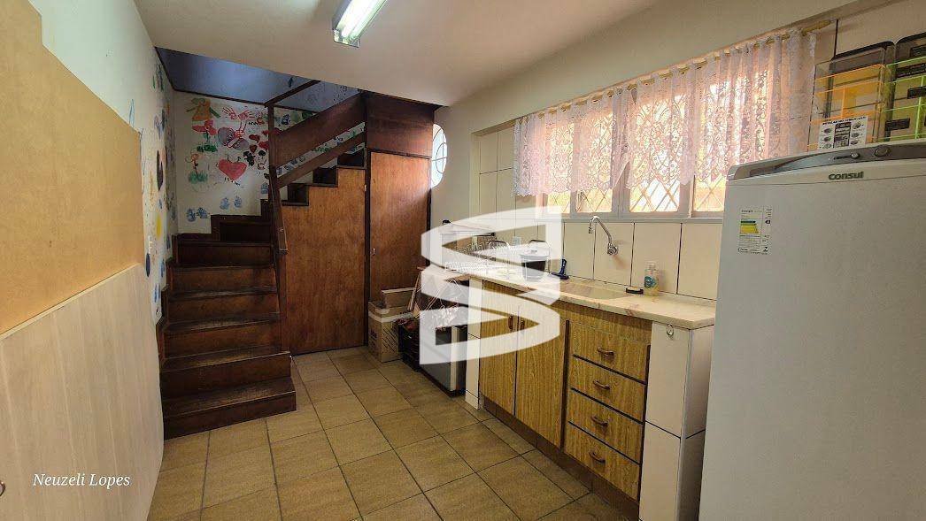 Casa à venda com 3 quartos, 349m² - Foto 30