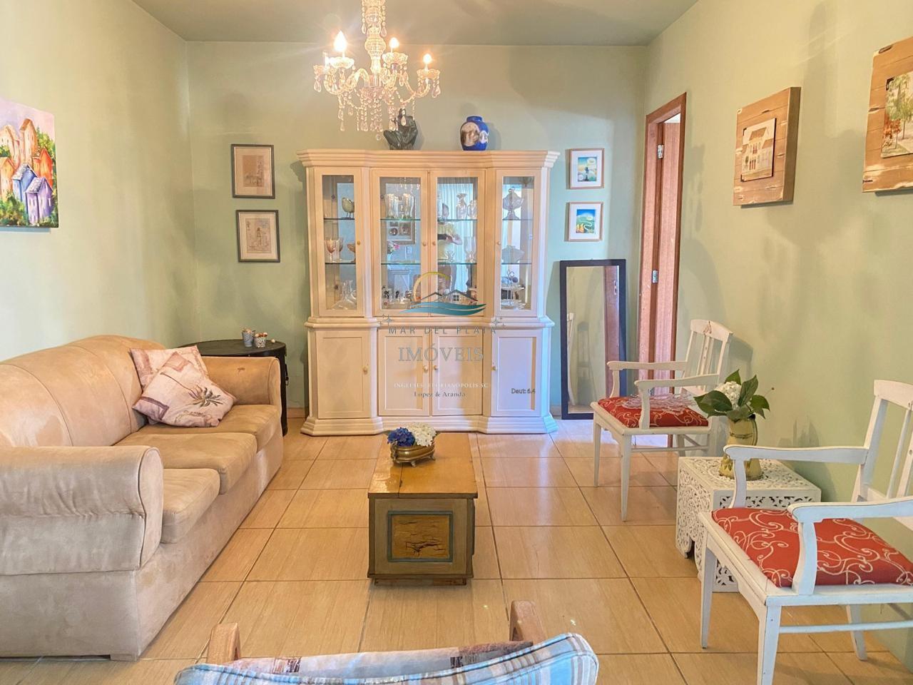 Casa à venda com 5 quartos, 220m² - Foto 1