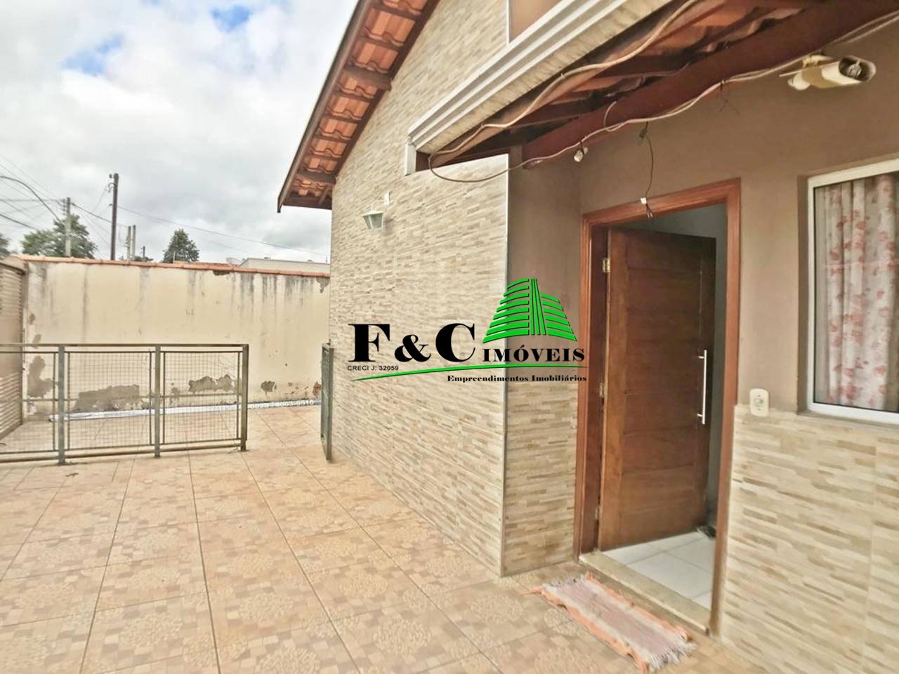 Casa à venda com 3 quartos, 200m² - Foto 1