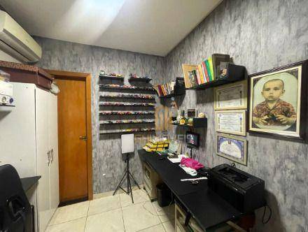 Sobrado à venda com 3 quartos, 219m² - Foto 1