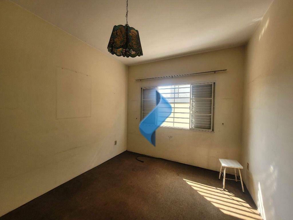 Casa à venda e aluguel com 3 quartos, 245m² - Foto 5