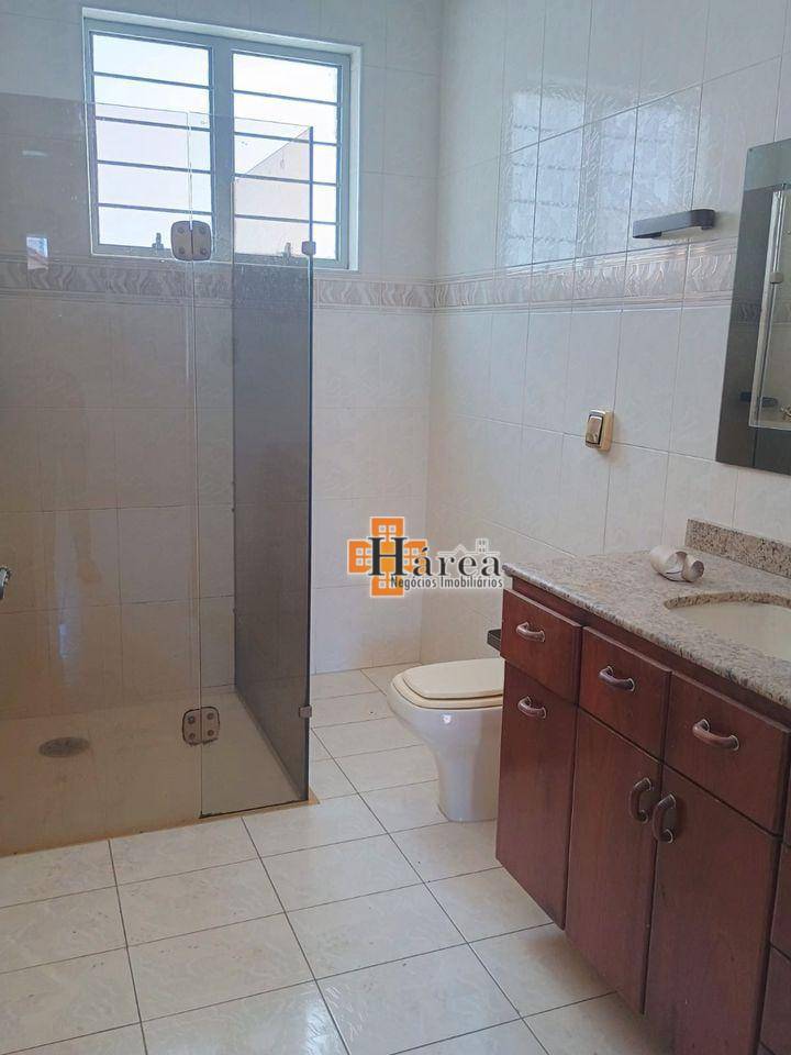 Casa para alugar com 3 quartos, 325m² - Foto 32