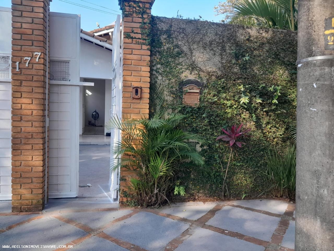 Casa à venda com 3 quartos, 157m² - Foto 3