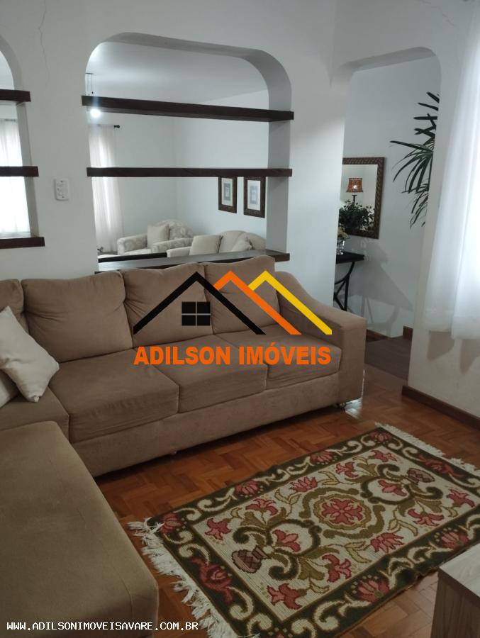 Casa à venda com 3 quartos, 158m² - Foto 2