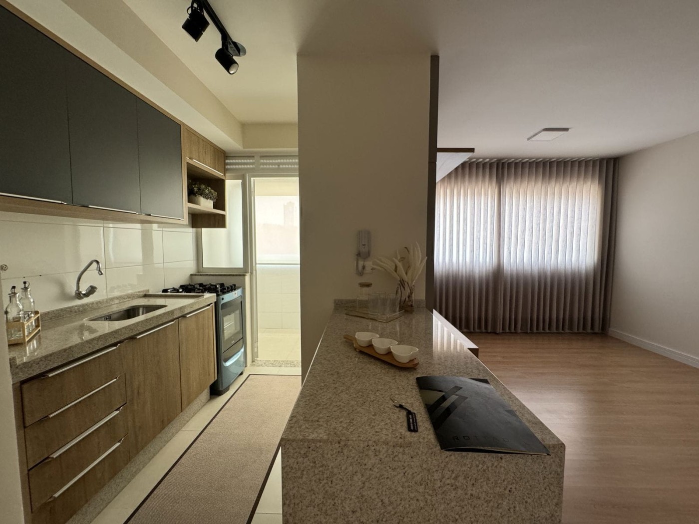 Apartamento à venda com 2 quartos, 67m² - Foto 3