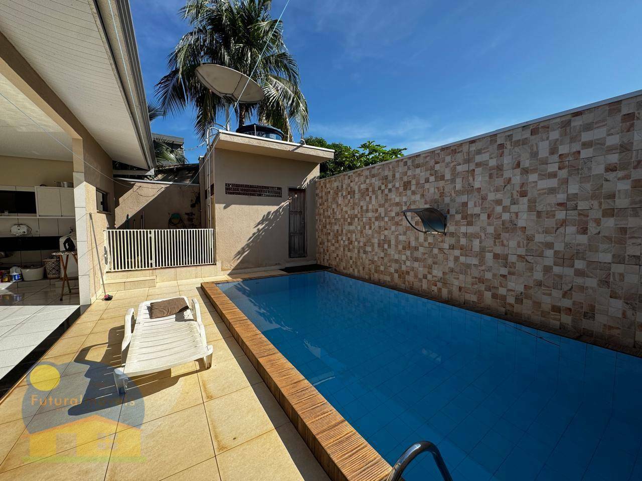 Casa à venda com 3 quartos, 120m² - Foto 1