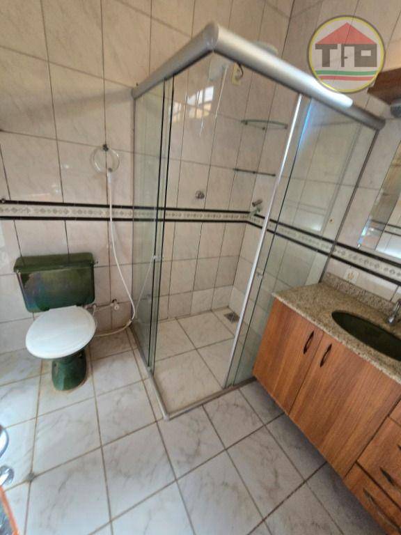 Casa para alugar com 3 quartos, 250m² - Foto 23