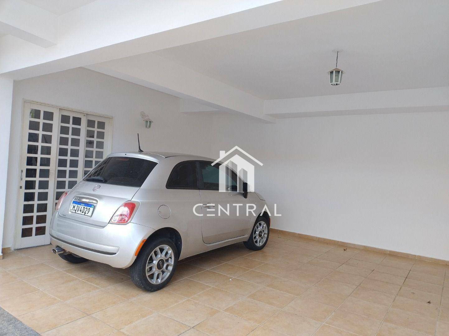 Sobrado à venda com 3 quartos, 238m² - Foto 1