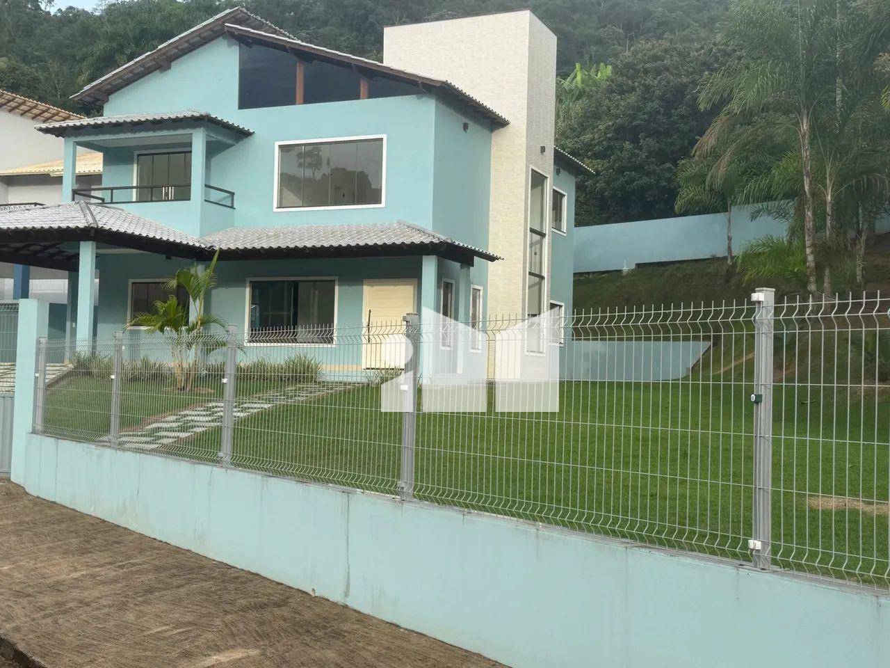 Casa à venda com 4 quartos, 250m² - Foto 1