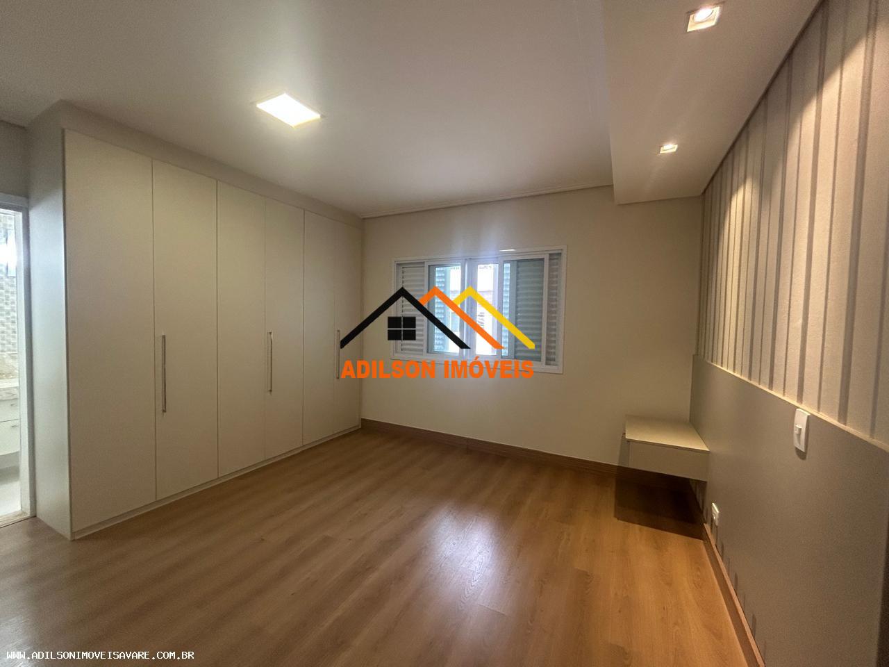 Casa à venda com 3 quartos, 211m² - Foto 7