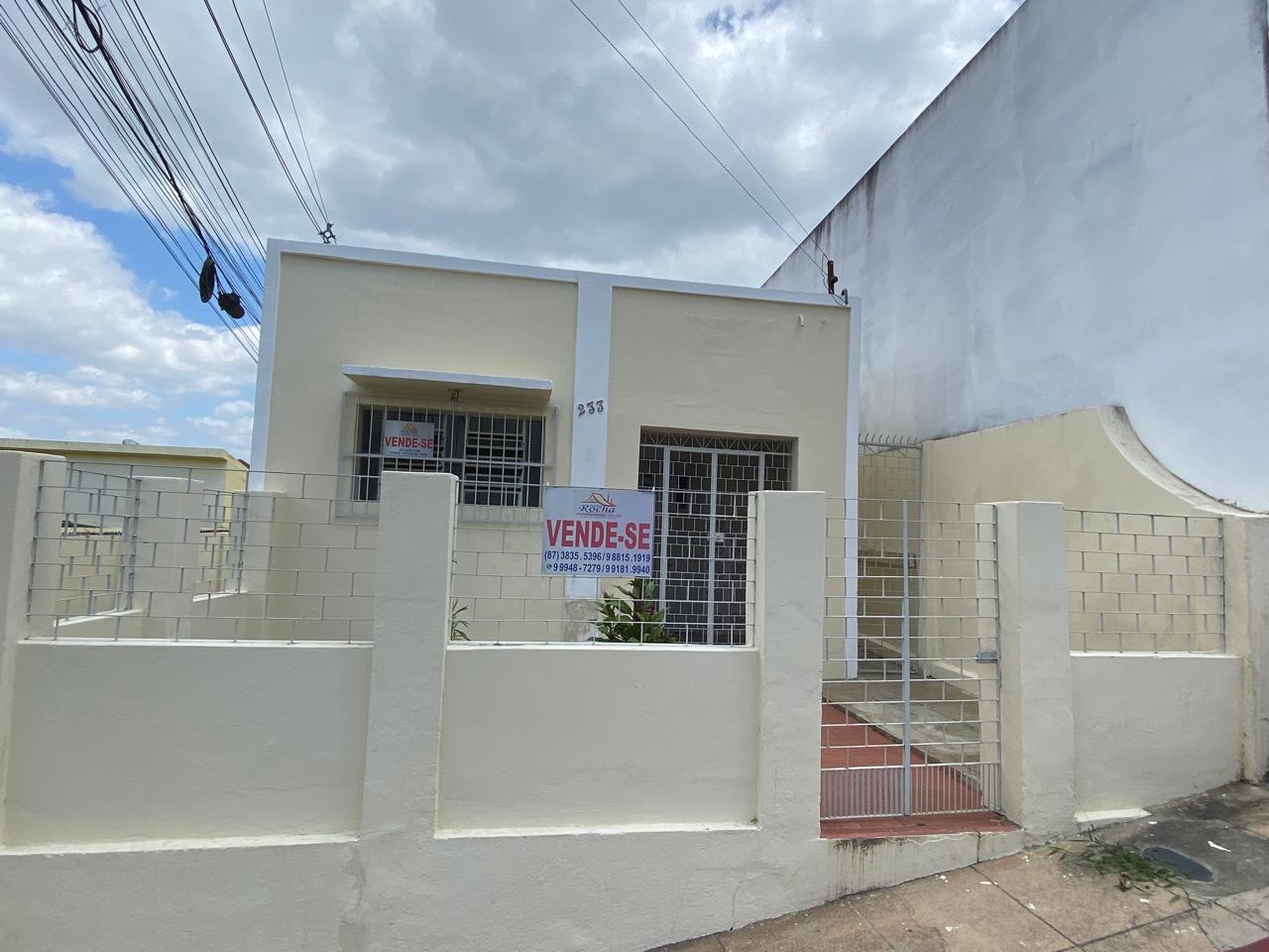 Casa para alugar com 3 quartos, 228m² - Foto 1