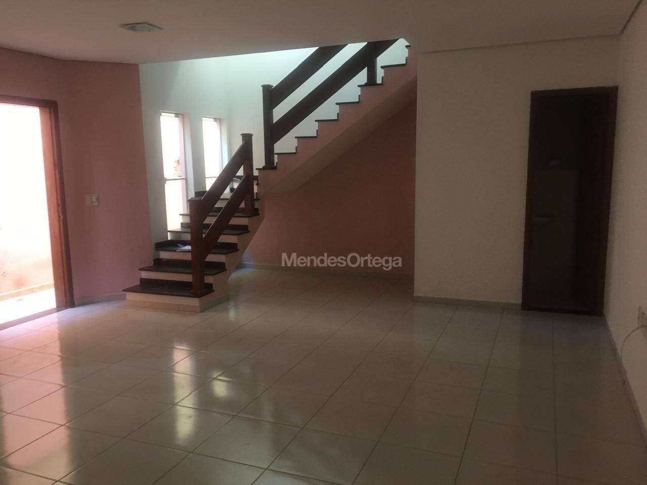 Casa para alugar com 3 quartos, 180m² - Foto 13