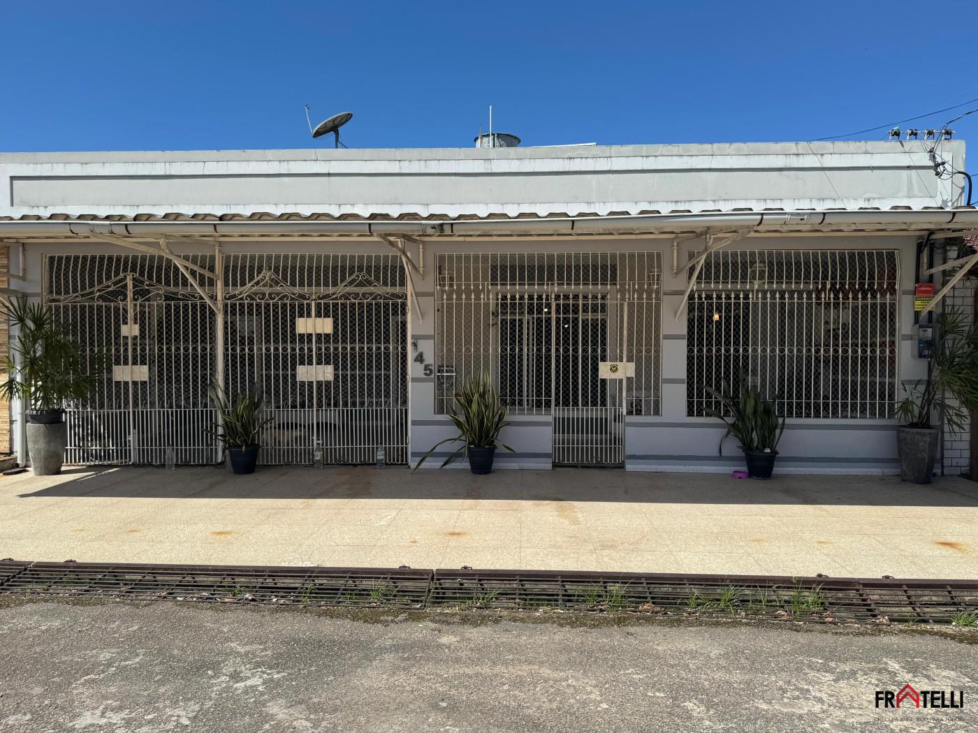 Casa à venda com 3 quartos, 276m² - Foto 1