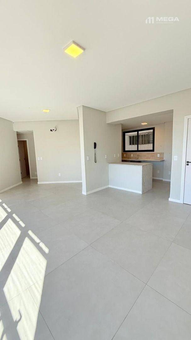 Apartamento à venda com 3 quartos, 140m² - Foto 3
