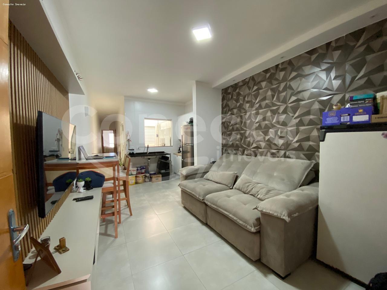 Casa para alugar com 2 quartos, 65m² - Foto 1
